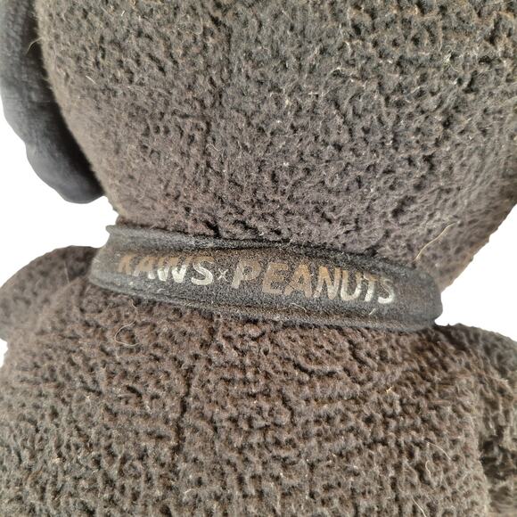 KAWS x Peanuts Snoopy Black Plush 20" Uniqlo Collab Limited Edition Stuffed Toy - Picture 5 of 16